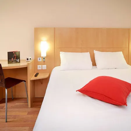 Hotel Ibis Centre 3*