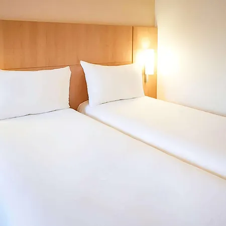 Ibis Centre Hotel 3*