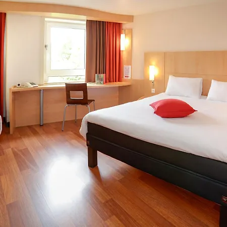 Ibis Centre Hotel 3*
