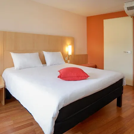 Hotel Ibis Centre 3*