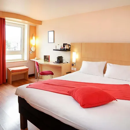 Ibis Centre Hotel 3*