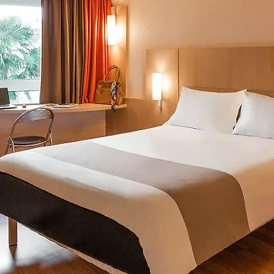 Ibis Centre Hotel 3*