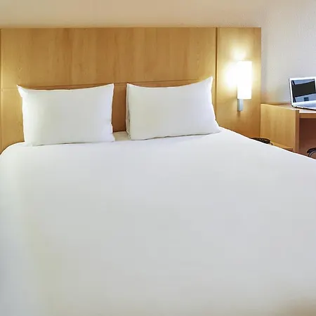 Ibis Centre Hotel 3*