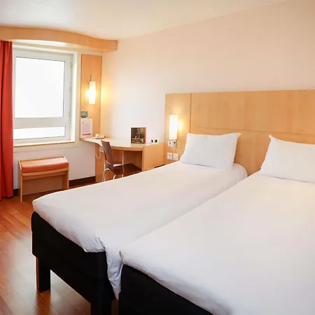 מלון Ibis Centre 3*