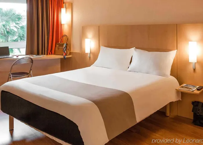 מלון Ibis Centre 3*