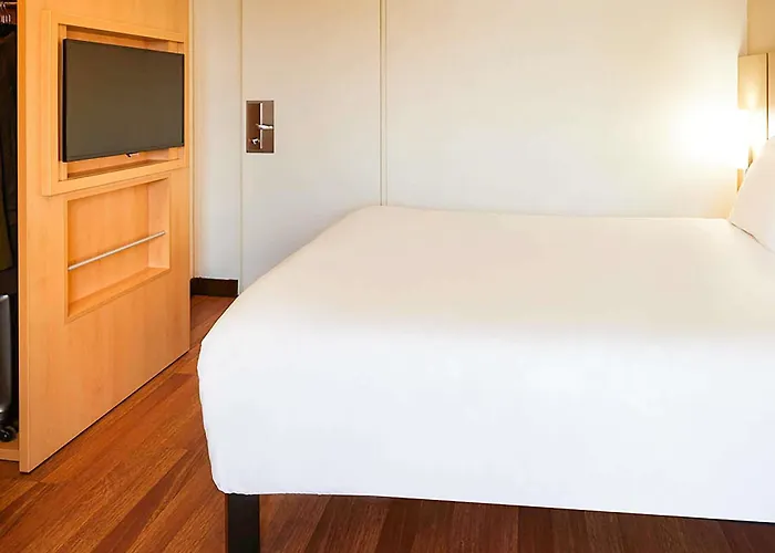 Ibis Centre Hotel 3*